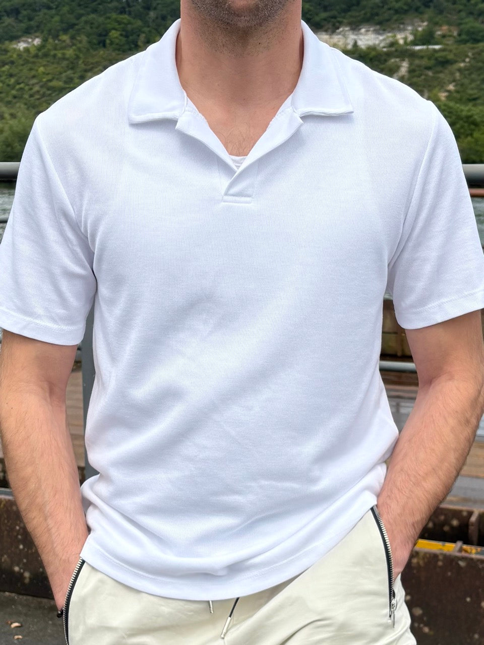 Polo Blanc Col ouvert souple